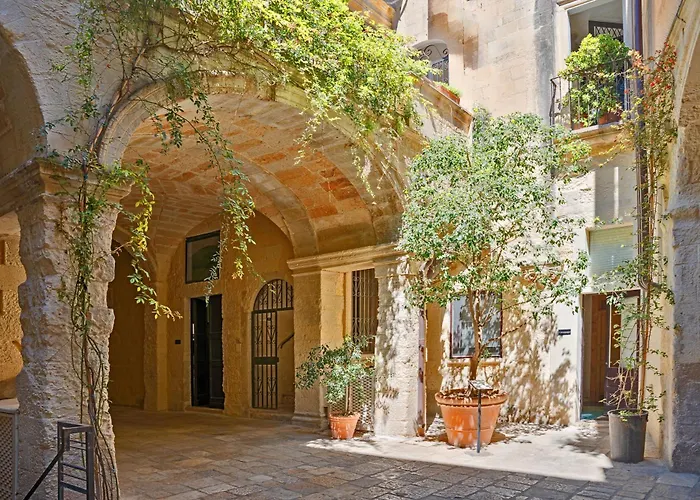 Vico dei Bolognesi Palazzo Personè