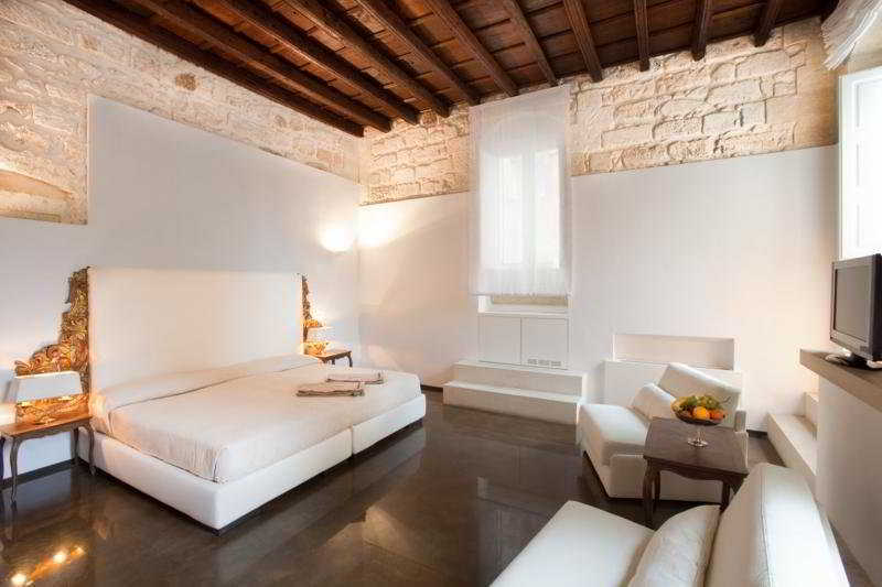 Vico Dei Bolognesi Palazzo Personè Lecce